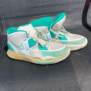 NIKE SUE BIRD X KEEP SUE FRESH KYRIE INFINITY 8 (SEA GLASS/DYN TURQ/GOLD) YOUTH